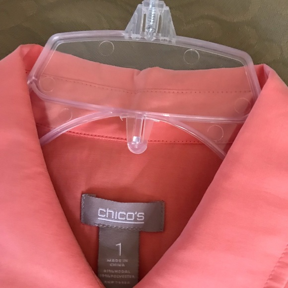 Chico’s Faux Silk Short Sleeve Blouse Button M - Picture 3 of 4